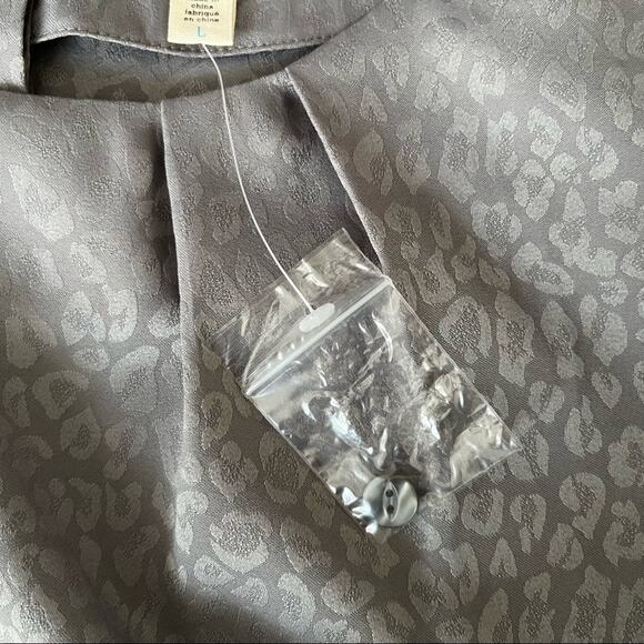 NEW Silence + Noise Animal Print Mini Shift Dress Pockets Metallic Gray Large - Picture 9 of 11